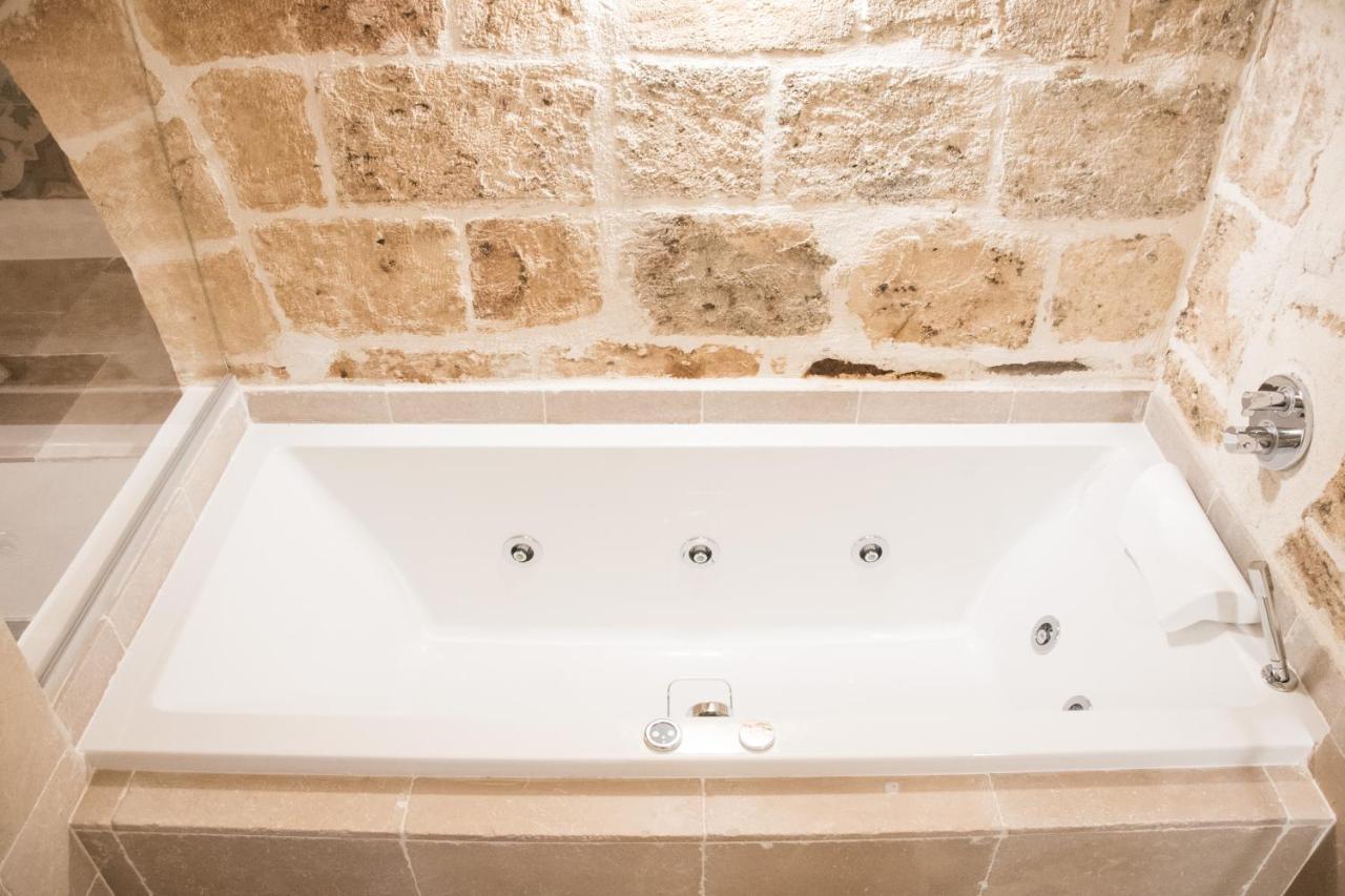 Dimore Del Borgo Antico - La Zaffara โมโนโปลี ภายนอก รูปภาพ